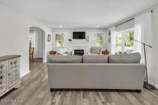 1502 N Hills Court, New Bern, NC 28562 – photo 7: Living room
