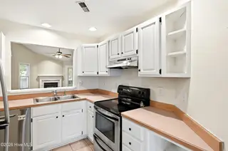 3039 Weatherby Court, Wilmington, NC 28405 — 2-bedroom home in Northchase, Wilmington, NC, photo 7 of 41: Kitchen looking out to living room