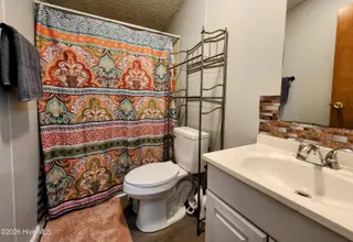 623 Sandy Bluff Drive SW, Supply, NC 28462 — 3-bedroom manufactured home in Sandy Bluff, Supply, NC, photo 14 of 26: Hall Full Bathroom
