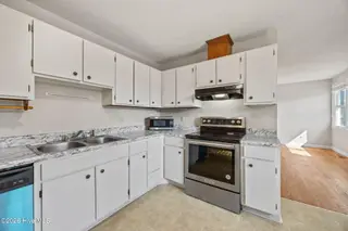 2909 Northwoods Drive, Jacksonville, NC 28540 – photo 18: 16-web-or-mls-2909 Northwoods Dr. 39