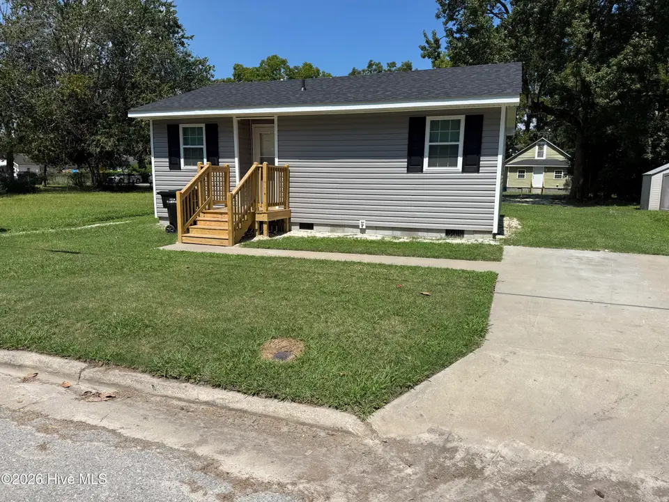 618 Bunnell Avenue, Elizabeth City, NC 27909 – photo 1 of 9: Front View