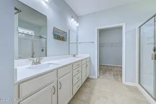 520 Slippery Rock Way, Calabash, NC 28467 — 3-bedroom home in The Farm, Calabash, NC, photo 14 of 33: Primary Bath