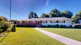 409 Henderson Drive, Jacksonville, NC 28540 – photo 4: 409-Henderson-09042025_071209