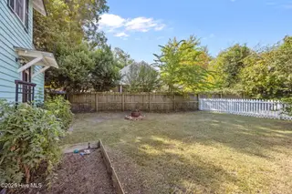 711 Queen Street, New Bern, NC 28560 – photo 22: Fully Fenced