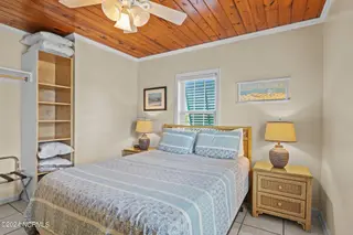 103 24th Street, Emerald Isle, NC 28594 — 4-bedroom townhome in Emerald Isle By The Sea, Emerald Isle, NC, photo 16 of 51: Bedroom 1