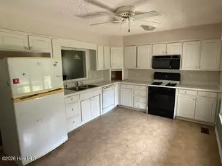 104 Knollwood Court, New Bern, NC 28562 – photo 2: Kitchen View 1