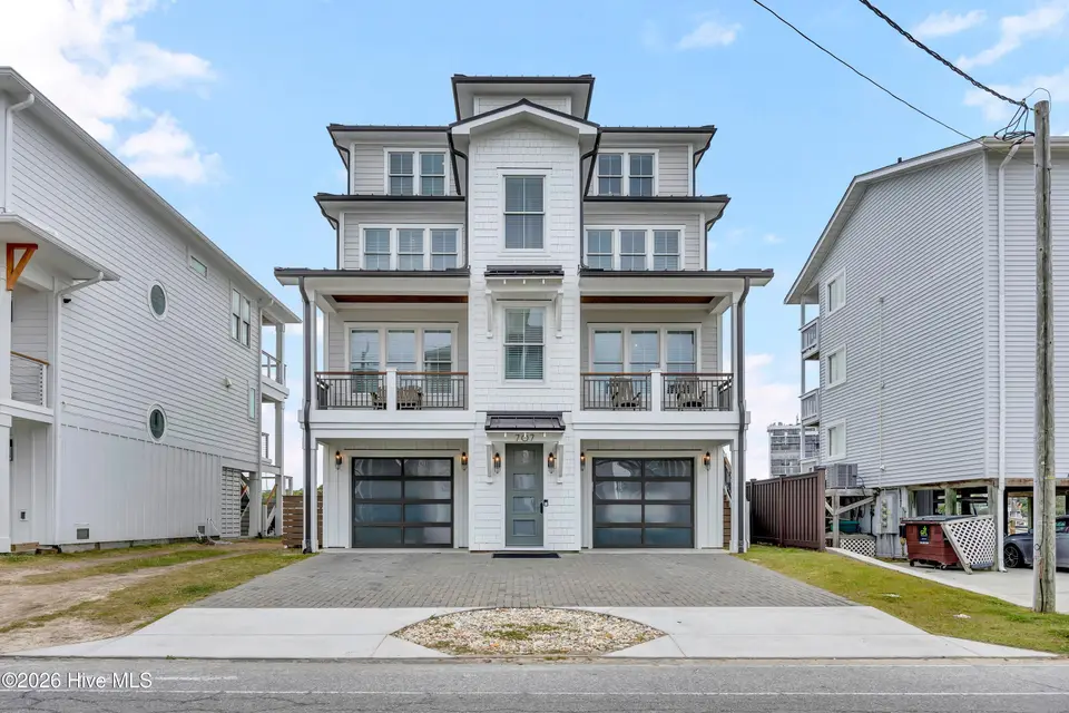 707 Canal Drive, Carolina Beach, NC 28428 – photo 1 of 74: 001_img_5648_823