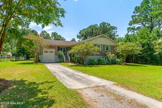 109 Pleasant Drive, Beaufort, NC 28516 – photo 1: 109 Pleasant Drive