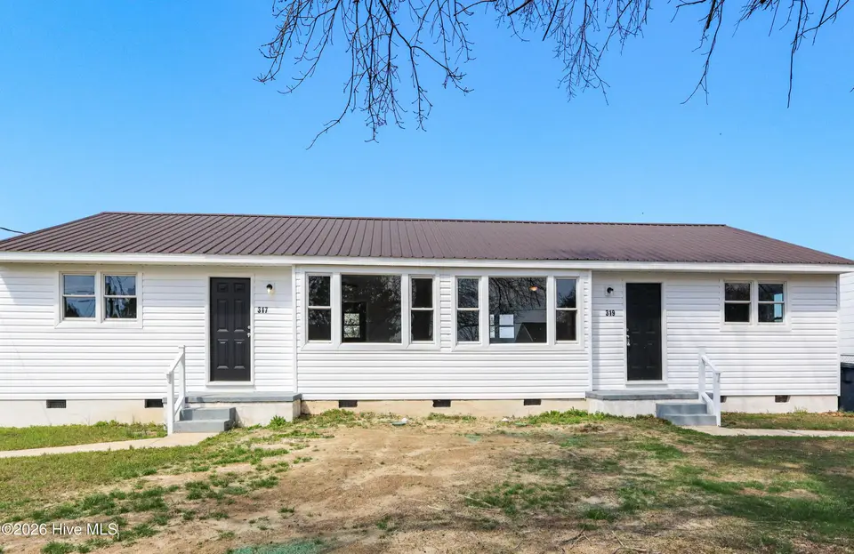 317-319 Starling Street, Jacksonville, NC 28540 — 4-bedroom home, Jacksonville, NC, photo 1 of 57: IMG_1279