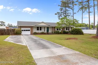 902 Hedrick Boulevard, Morehead City, NC 28557 – photo 4: 4-web-or-mls-1S3A3008