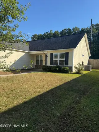 110 Midyette Avenue, New Bern, NC 28560 — 3-bedroom home in Pinecrest Estates, New Bern, NC, photo 3 of 24: IMG_3062