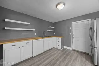 1402 Wooster Street, Wilmington, NC 28401 – photo 10: 37-web-or-mls-IMG_9524