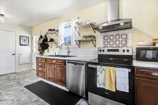 203 Banks Avenue, Goldsboro, NC 27534 — 3-bedroom home in Jefferson Park, Goldsboro, NC, photo 8 of 22: 13-203 Banks Ave-13