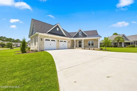 1162 Sabel Loop SE, Bolivia