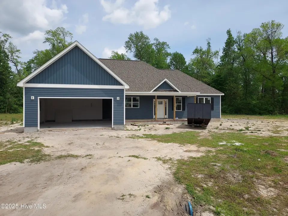 648 Bright Harvest Drive, Maysville, NC 28555 – photo 1 of 7: Similar Build