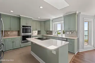 995 Chadwick Shores Drive, Sneads Ferry, NC 28460 – photo 7: 48_kitchen