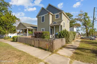 123 S 10th Street, Wilmington, NC 28401 — 3-bedroom home, Wilmington, NC, photo 2 of 3: 2-web-or-mls-DSC02604