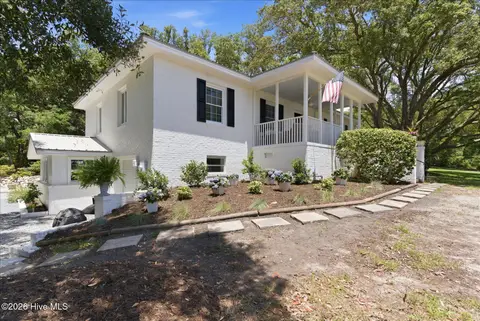 305 River Dr, Southport