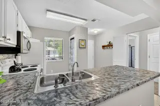 3639 Saint Johns Court Unit B, Wilmington, NC 28403 – photo 6: 3639BStJohnsCourt-7