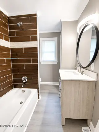 2576 Forrest Drive, Kinston, NC 28504 – photo 13: hall bathroom