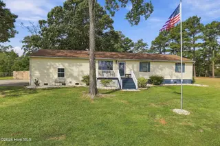 407 Driftwood Drive, Elizabeth City, NC 27909 – photo 3: 3-web-or-mls-003_7X2A4452