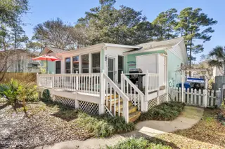 322 NE 48th Street, Oak Island, NC 28465 – photo 12: mls-IMG_1362