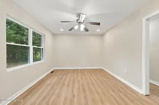 23526 Nc 33 E, Aurora, NC 27806 – photo 6: Living room