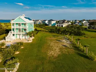 1210 14 Lantern Way, Morehead City, NC 28557 – photo 2: 17-web-or-mls-chadwick-visuals-1210-lant