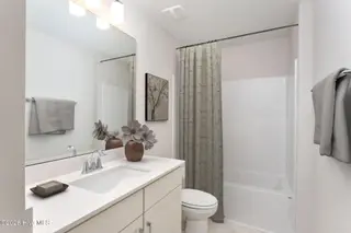 1029 Pine Rdg Court, Castle Hayne, NC 28429 – photo 18: Upstairs Bath