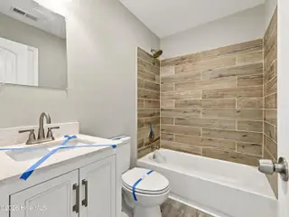 508 Redwood Place 2, Jacksonville, NC 28540 — 3-bedroom condo in Shamrock Village, Jacksonville, NC, photo 19 of 35: 3rd story Hall Bathroom