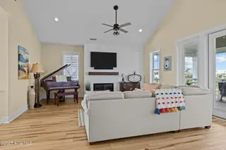 1402 Olde Farm Road, Morehead City, NC 28557 – photo 10: Living Room