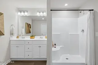 501 Bellefonte Court, Richlands, NC 28574 – photo 18: Master Bathroom