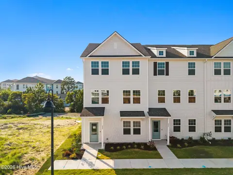 225 Pelican Flight Loop, Wilmington
