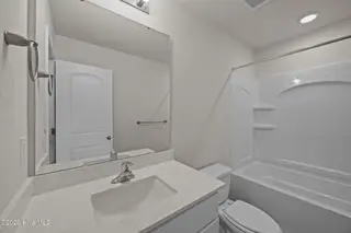 107 W Highland Avenue, Kinston, NC 28501 – photo 18: Bath