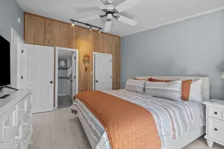 145 Hoop Pole Creek Drive B, Atlantic Beach, NC 28512 – photo 14: 22-web-or-mls-1S3A9193
