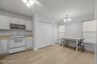 4144 Brook Creek Lane B, Greenville, NC 27858 – photo 11: 26-web-or-mls-LHV_9946