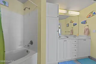 100 Olde Towne Yacht Club Drive U212, Beaufort, NC 28516 – photo 12: Master bath 1a