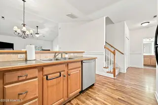 2205 Dovedale Drive B, Greenville, NC 27834 – photo 13: 33-web-or-mls-IMG_0063