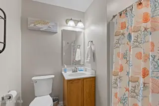 8504 Reed Drive, Emerald Isle, NC 28594 – photo 17: Primary Bath