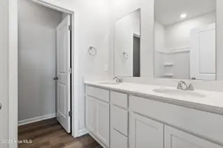 613 S Squires Run Lane, Richlands, NC 28574 – photo 23: Master Bathroom