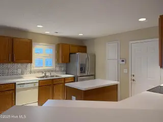 9402 Short Putt Court, Wilmington, NC 28412 — 3-bedroom home in Cypress Island, Wilmington, NC, photo 18 of 47: Kitchen Center Island