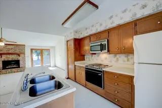 2005 Caracara Drive, New Bern, NC 28560 – photo 14: Kitchen 4