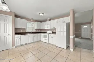 2205 Penncross Drive, Greenville, NC 27834 — 3-bedroom home in Meadow Woods, Greenville, NC, photo 9 of 37: 12-web-or-mls-BLS_0209