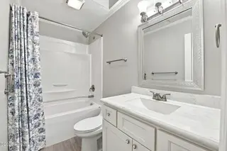 6207 Gondolier Drive, New Bern, NC 28560 – photo 23: Guest Bath