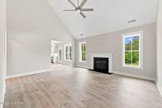 2428 Starling Lane, New Bern, NC 28562 – photo 4: 15-web-or-mls-0C0A0989_edit