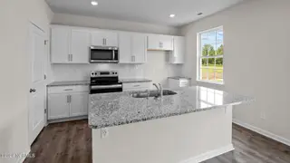 221 Lake Tyler Drive, New Bern, NC 28560 – photo 5: 7-web-or-mls-BLS_0018
