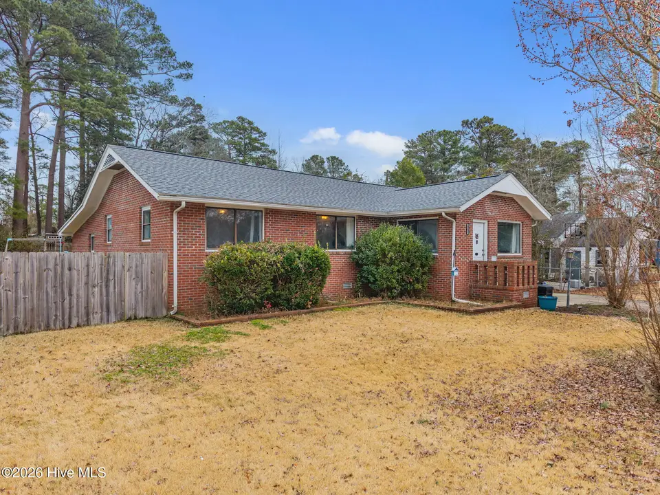 402 Jarman Street, Jacksonville, NC 28540 – photo 1 of 54: 39-web-or-mls-402 Jarman St. 93