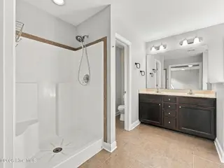813 Tuscarora Trail, Jacksonville, NC 28546 – photo 20: 55-web-or-mls-813-Tuscarora-Trail-102_ed