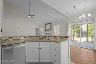 324 Foxwood Lane, Wilmington, NC 28409 – photo 15: 38-web-or-mls-DSC02437