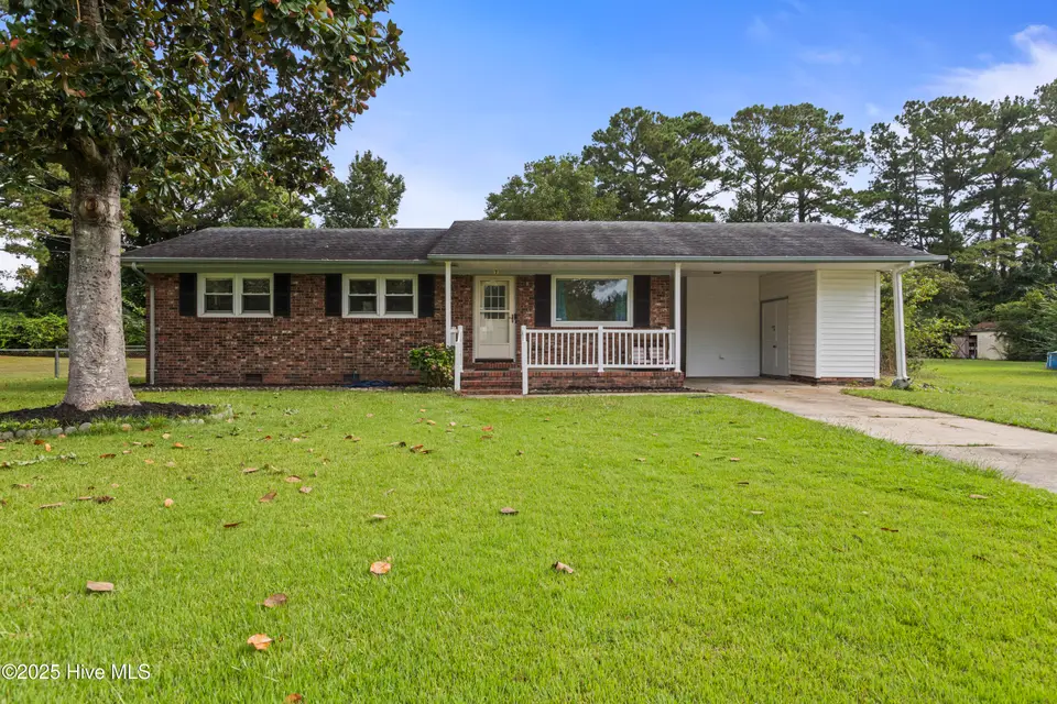 7 Princeton Drive, Jacksonville, NC 28546 – photo 1 of 23: 01